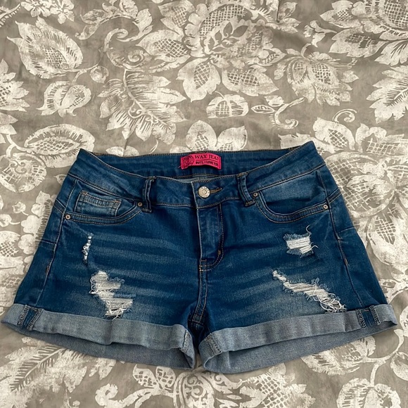 JEAN SHORTS 🌸 - Picture 1 of 4